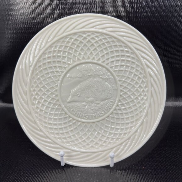 Belleek Christmas 9inch Plate Dish Fine Porcelain 1980 The Hedgehog Ireland VTG - Picture 11 of 11